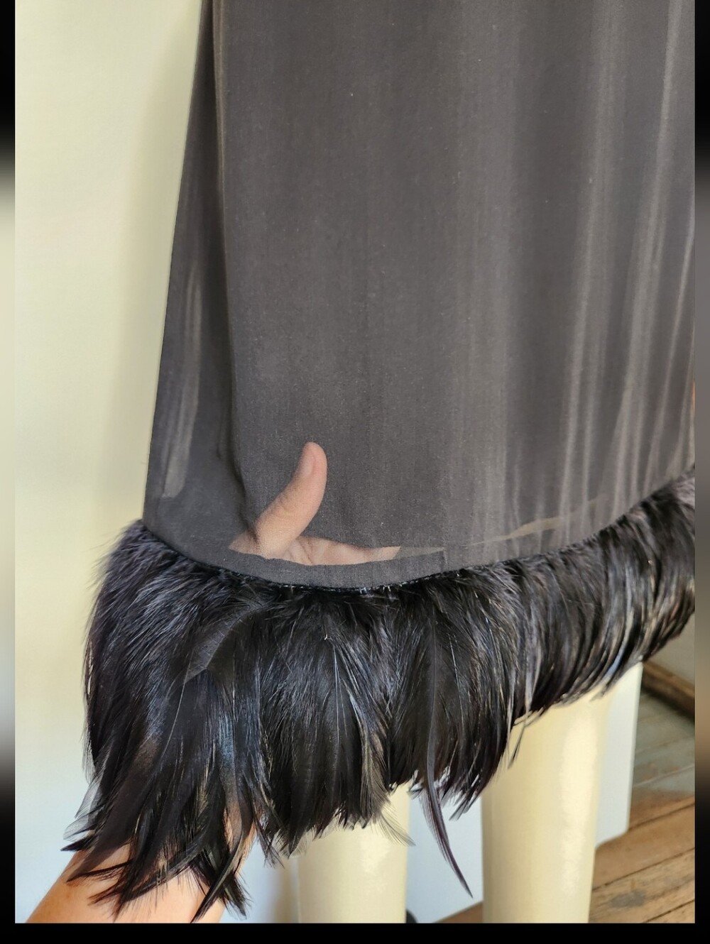 1999 Vintage Tom Ford for Gucci Black Silk Skirt With Feathers Sz 40 - US S - Picture 5 of 16